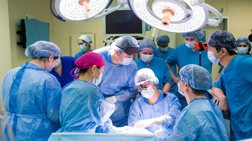 Японские профессора провели сложные операции детям и мастер-классы в Казахстане