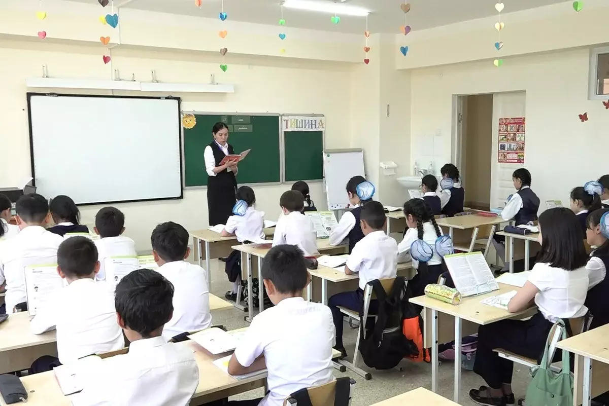 За последние три года в Казахстане построено 622 школы и 633 поликлиники