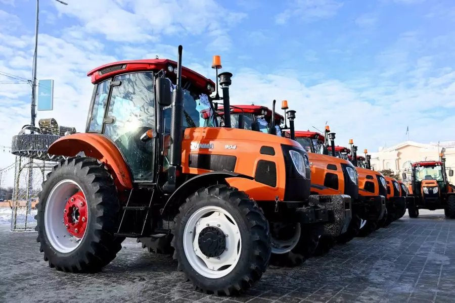 Абай облысында “Үлгілі ауыл“ облыстық байқауының жеңімпаздарына 20 трактор табысталды