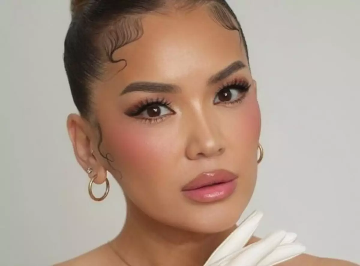 Макпал Исабекова заинтриговала поклонников новым клипом