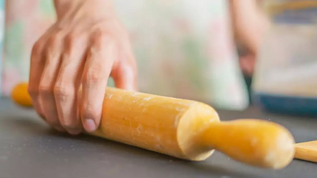 Атырауда әйелін қызғаныштан оқтаумен ұрып өлтірген ер адам небәрі 10 жылға сотталды