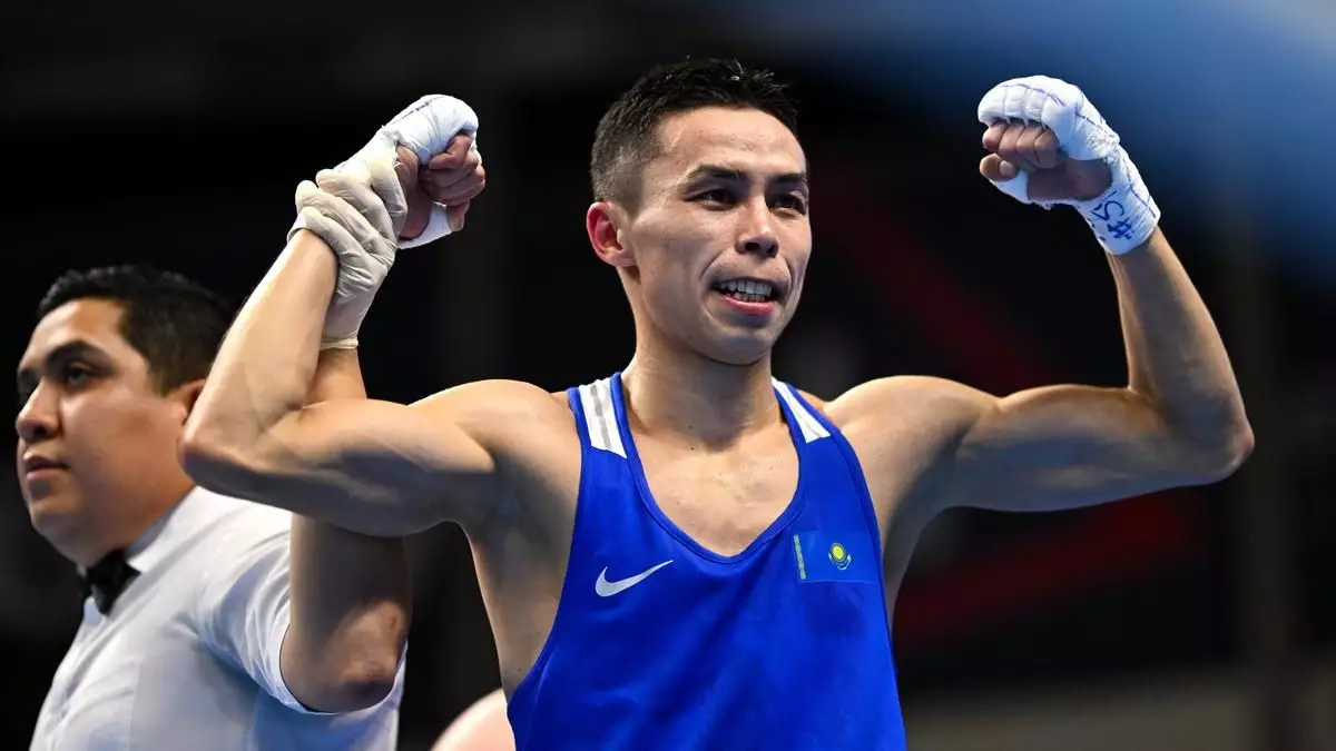 Әлем чемпионы Сәкен Бибосыновқа ақбоз ат мінгізді