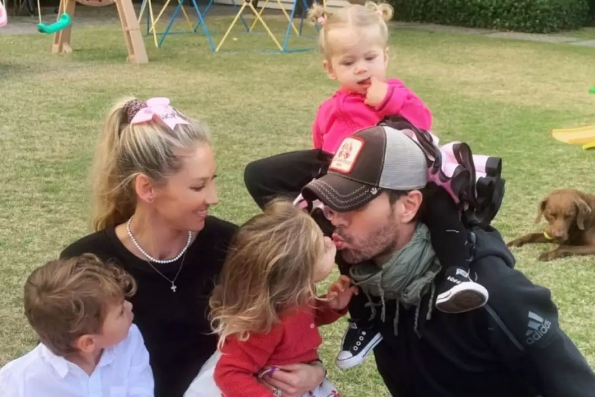 Анна Курникова и Энрике Иглесиас снова стали родителями