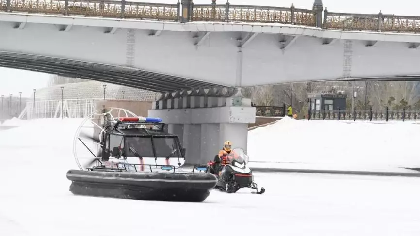 «Жұқа мұз»: елордалық құтқарушылар мұз үстіндегі қауіпсіздік ережелерін ескертті