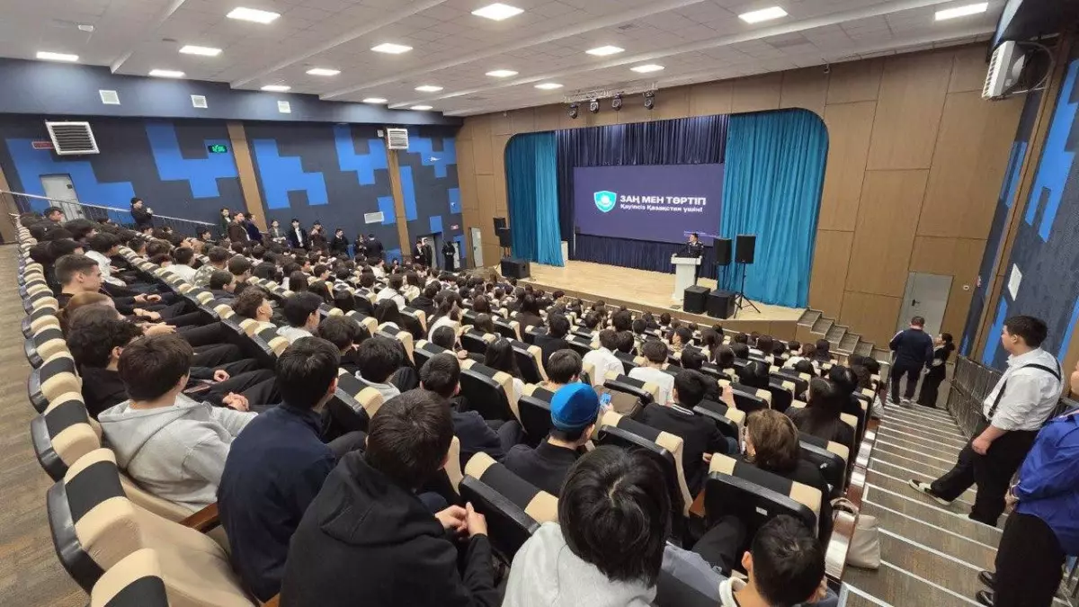 Дипфейки и дропперы под прицелом: школьникам Астаны объяснили, как не стать жертвой мошенников
