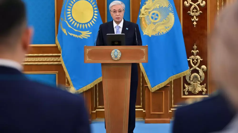 Тоқаев күштік құрылым қызметкерлеріне пәтер кілтін табыстады