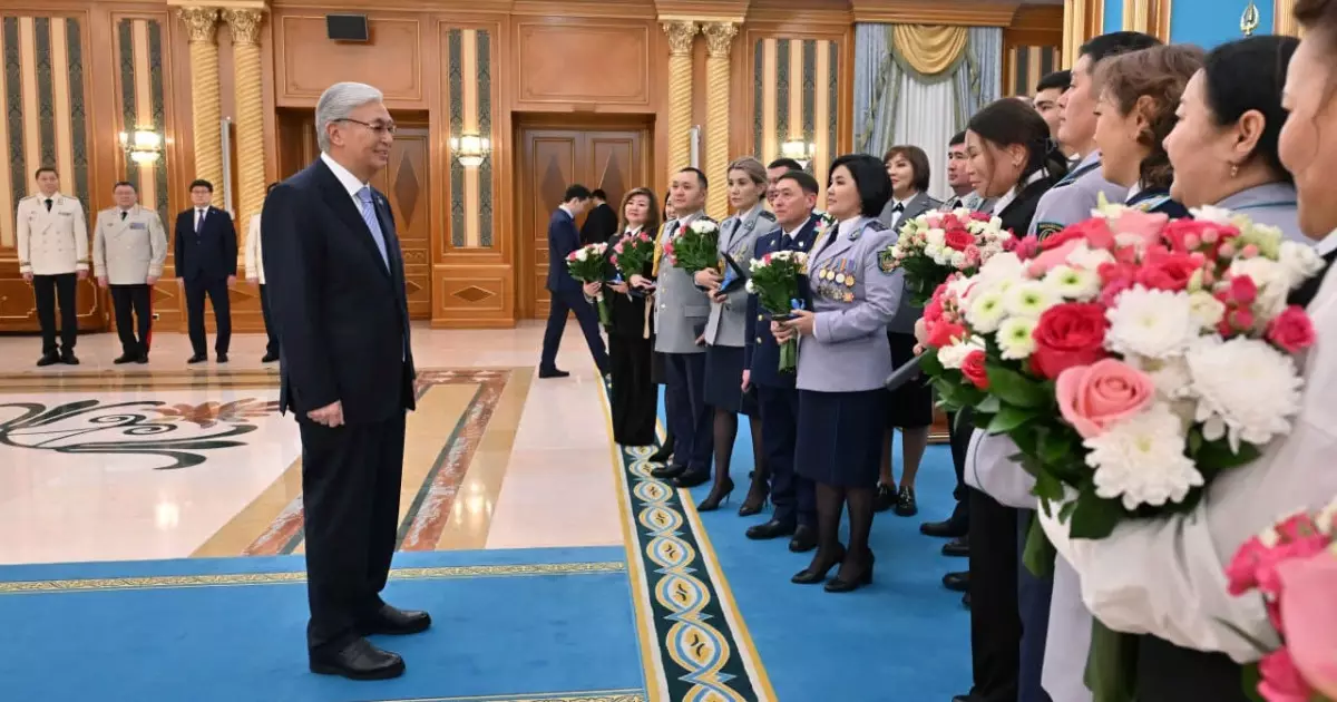  Қасым-Жомарт Тоқаев Бас прокуратура, Мемлекеттік күзет қызметі, ІІМ қызметкерлеріне пәтер кілтін табыстады   
