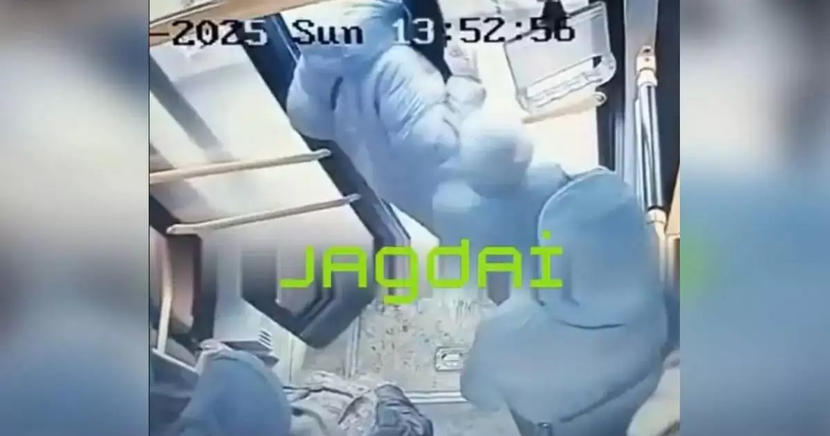  Алматылық келіншек автобустан құлап, омыртқасын сындырды 