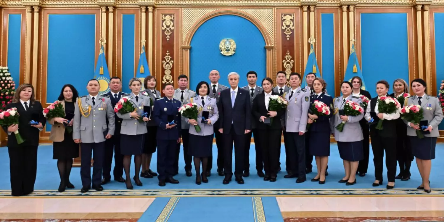 Тоқаев прокуратура мен күштік құрылым қызметкерлеріне пәтер кілтін табыстады