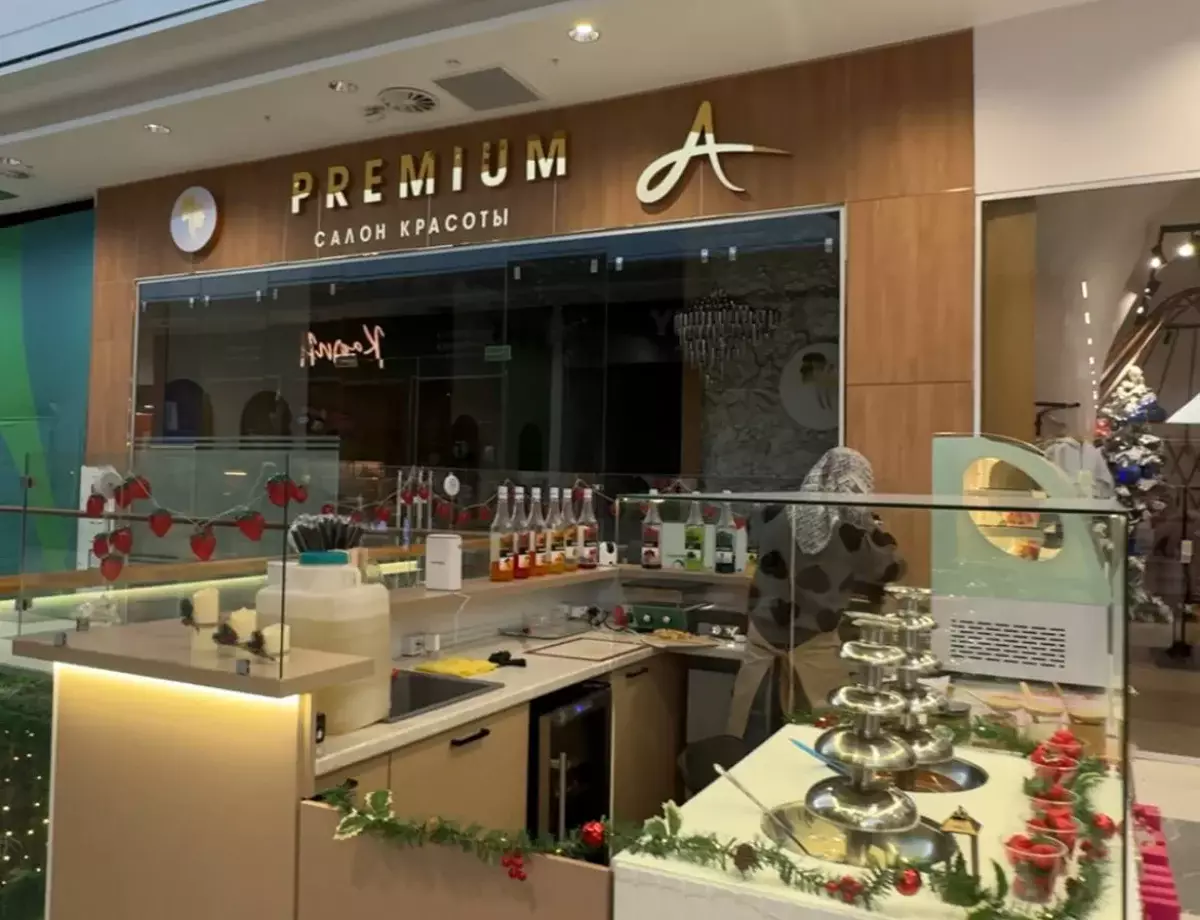 В Актау массово закрываются магазины в торговом центре — видео