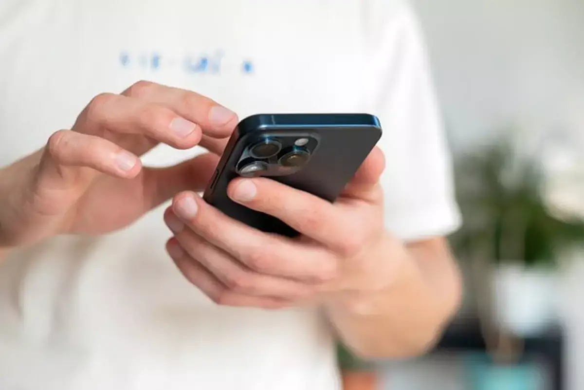 Миллионы владельцев iPhone призвали обновиться - новости на Lada.kz 23.12.2025