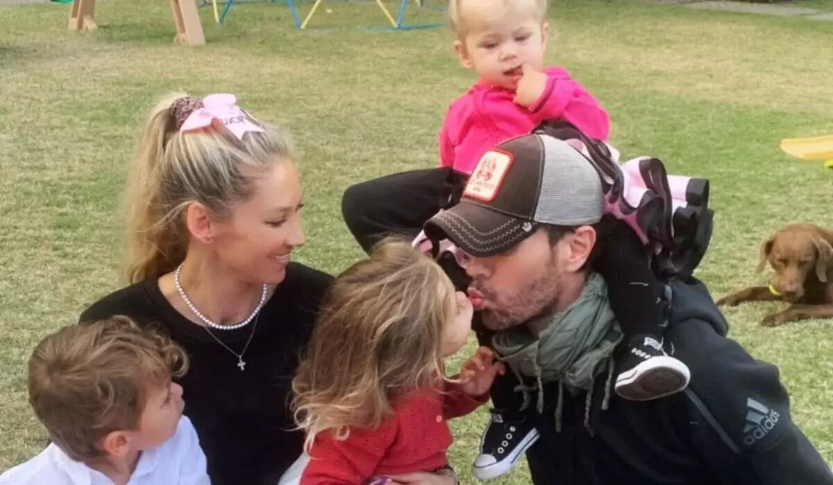 50-летний Энрике Иглесиас и 44-летняя Анна Курникова в четвертый раз стали родителями