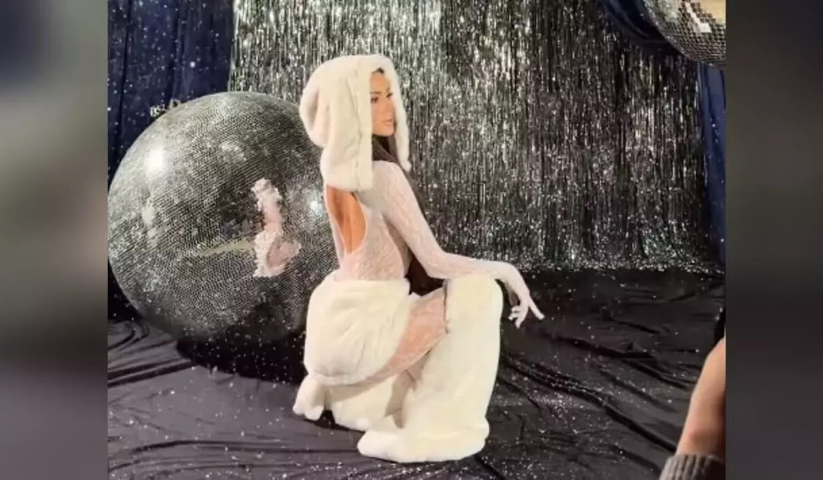 Актриса Акбота Сейтмагамбет подверглась критике в сети из-за образа Снегурочки (ВИДЕО)