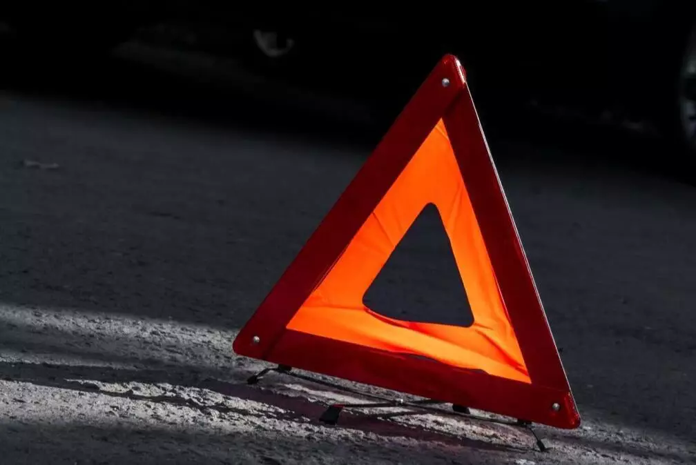 В Алматы женщина выпала из автобуса и сломала позвоночник