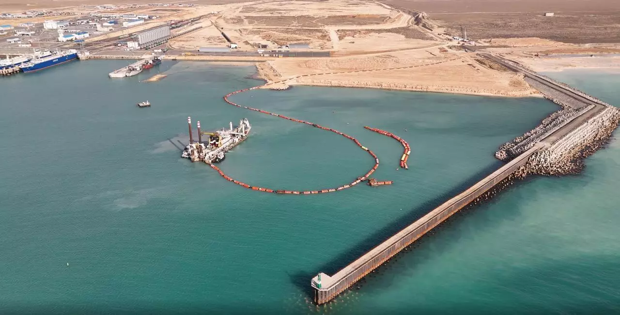 Казахстан расширяет возможности порта Курык для ускорения транзита по Среднему коридору.