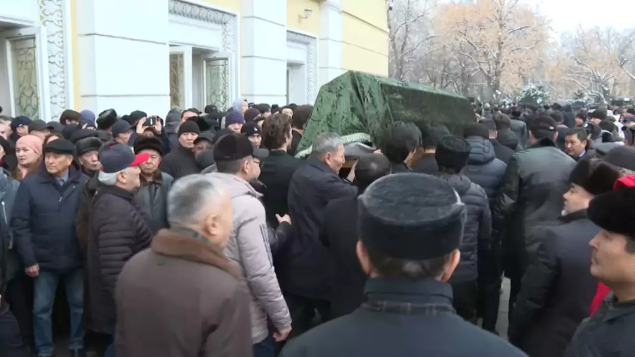 Кино өнерінің аңызы Асанәлі Әшімовпен қоштасу рәсімі өтті