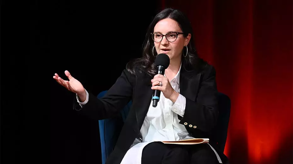 Попытки Paramount купить Warner Bros Discovery разворачиваются на фоне последних событий в CBS News.