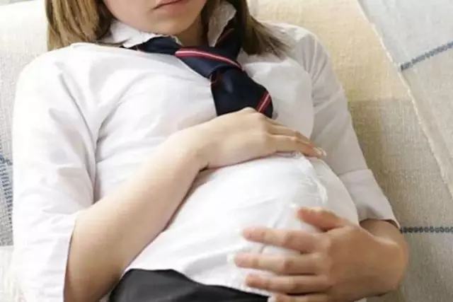 13 жастағы қыз жездесінен жүкті болып қалған