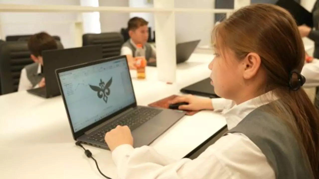 ИИ и 3D используют на уроках труда в школах Туркестана
