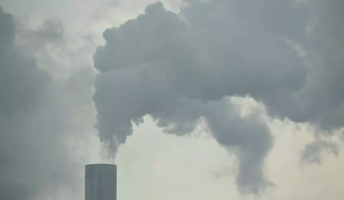 Смог и загрязнение воздуха ожидаются в трех городах Казахстана