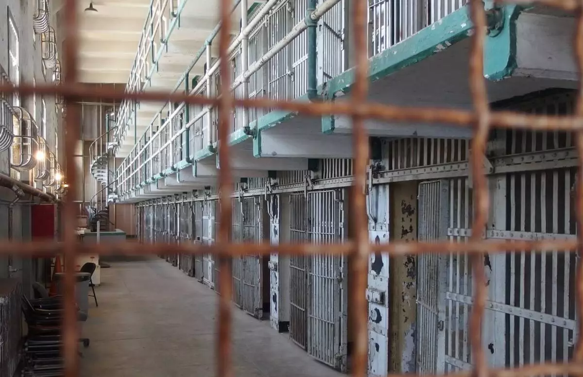 "Мемлекеттік құпияларды жинаған": Павлодарда колонияның бұрынғы бастығына үкім шықты