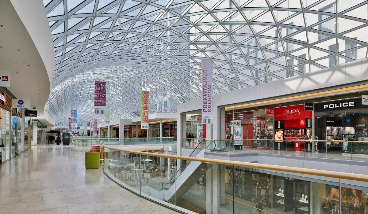 В Актау пустеют торговые центры? Аким и блогер разошлись во мнениях