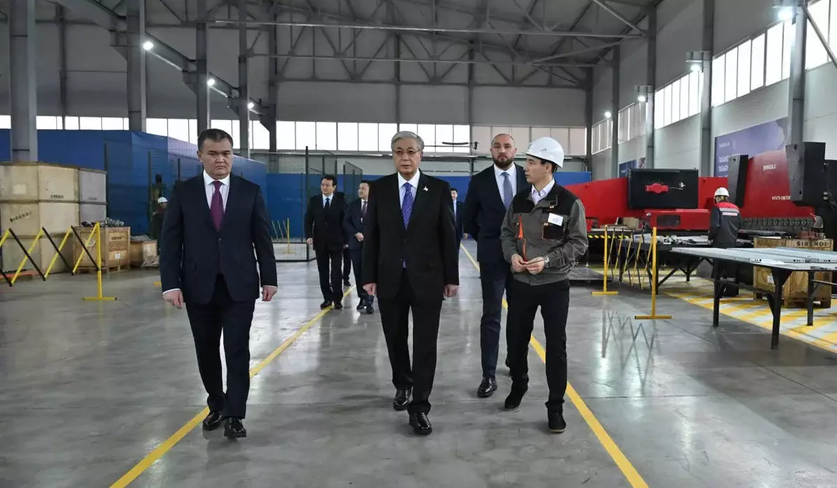 Тоқаев Астанадағы лифт шығаратын зауытты аралап көрді