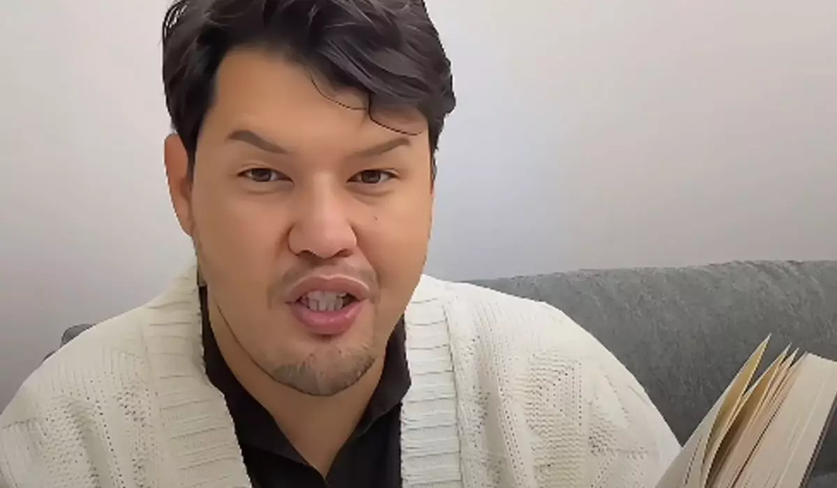 «Из горя сделал бизнес»: в сети раскритиковали брата Салтанат Нукеновой за книгу о сестре