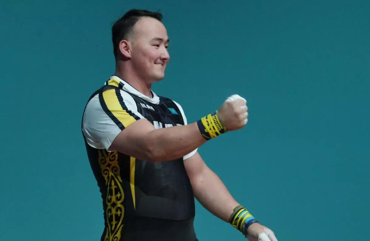 "Жуырда краш боламын": Әлем чемпионы қазақстандық ауыр атлет “ерекше” медициналық процедура жасатты