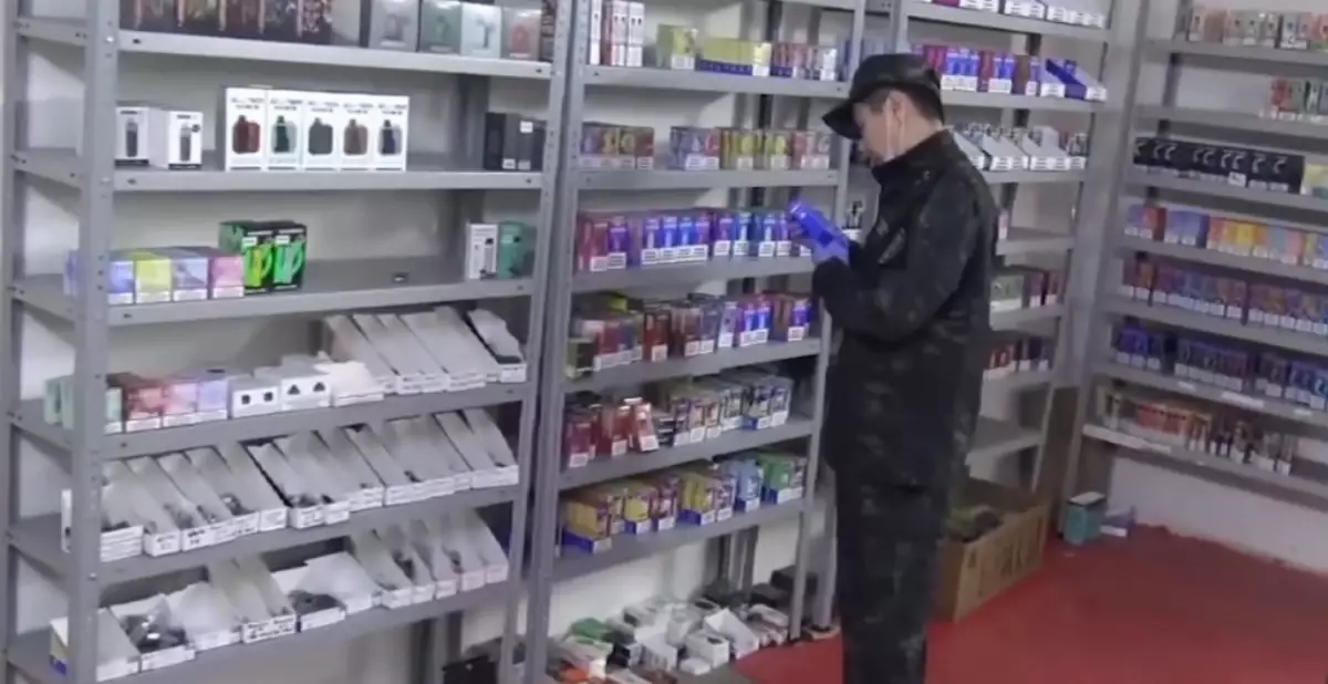 "Land Cruiser, Highlander және Camaro көліктері тәркіленді": Заңсыз вейп сатып, 400 миллион теңгеден аса қаржы тапқандар ұсталды (видео)