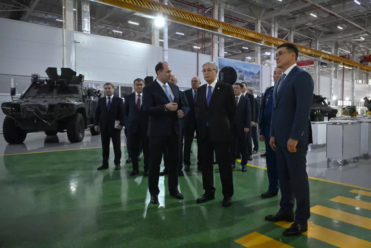 Президент посетил завод по производству бронетехники