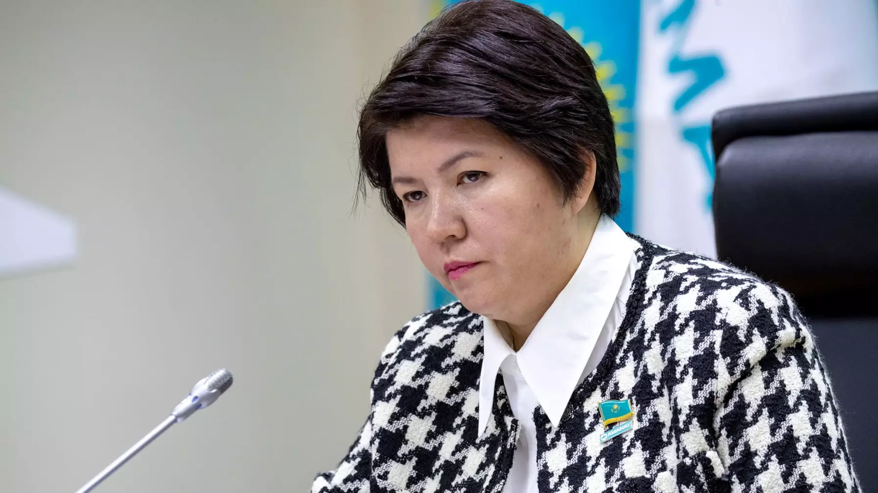 «Мұғалімдердің жүктемесін азайту». Сүйінші! Еліміздің бас педагогы ұстаздар асыға күткен қуанышты жаңалықты айтты (ВИДЕО)