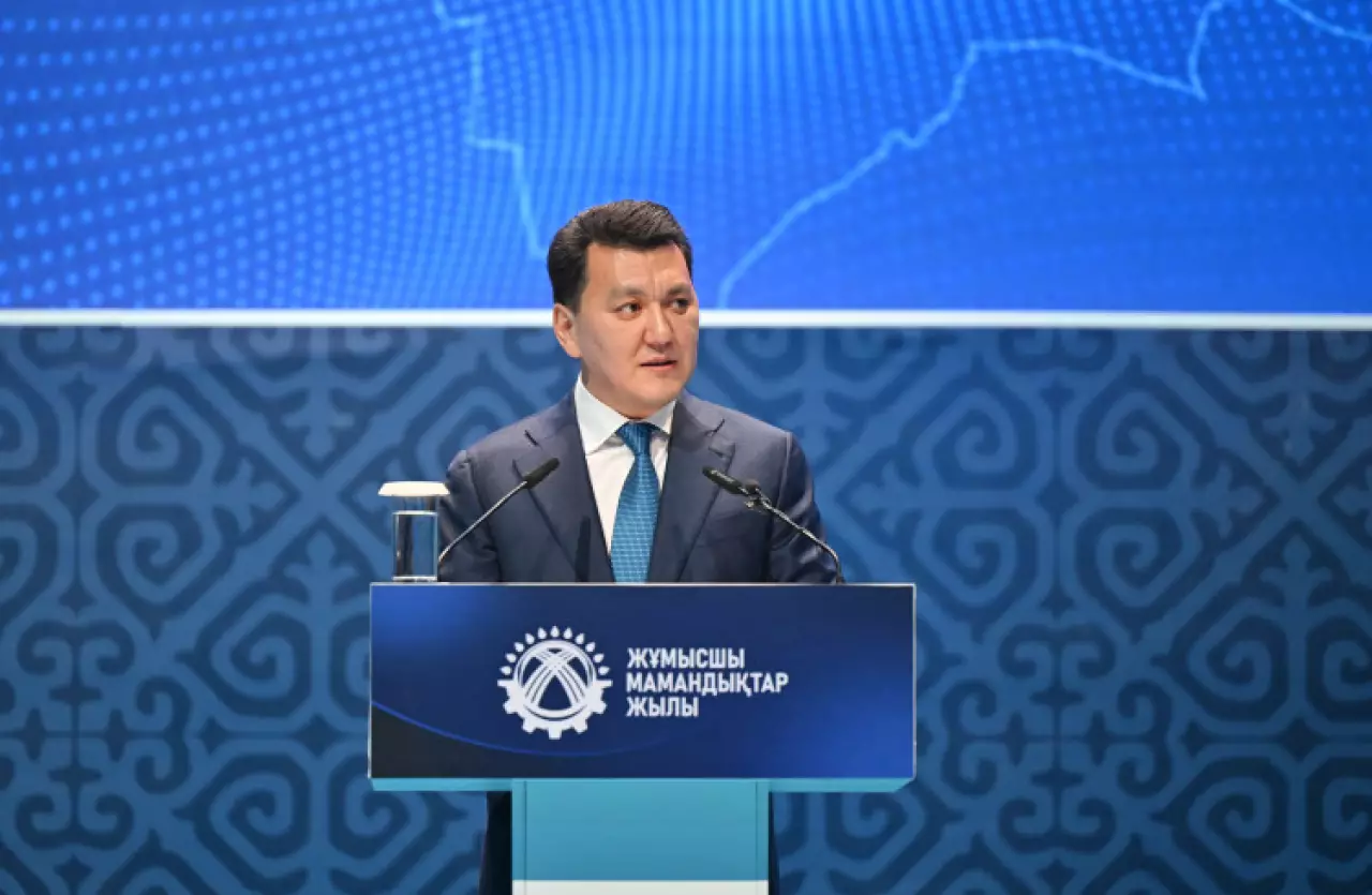 Ерлан Карин принял участие в мероприятии, посвященном Году рабочих профессий