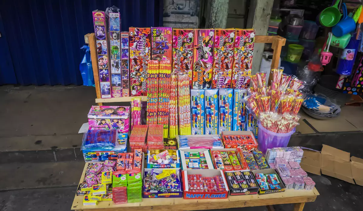 Больше полутонны нелегальной пиротехники изъяли в Алматы