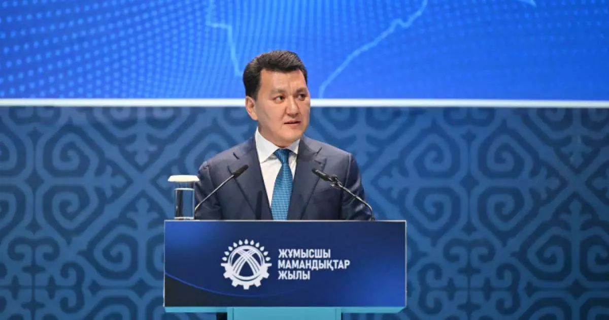  Жұмысшы мамандықтары жылы біздің қоғам еңбекті ерекше қадірлейтінін көрсетті – Ерлан Қарин 