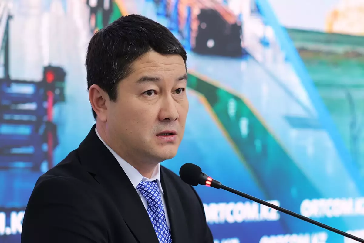 Внебрачный сын и алименты: что заявил аким Мангистау на брифинге