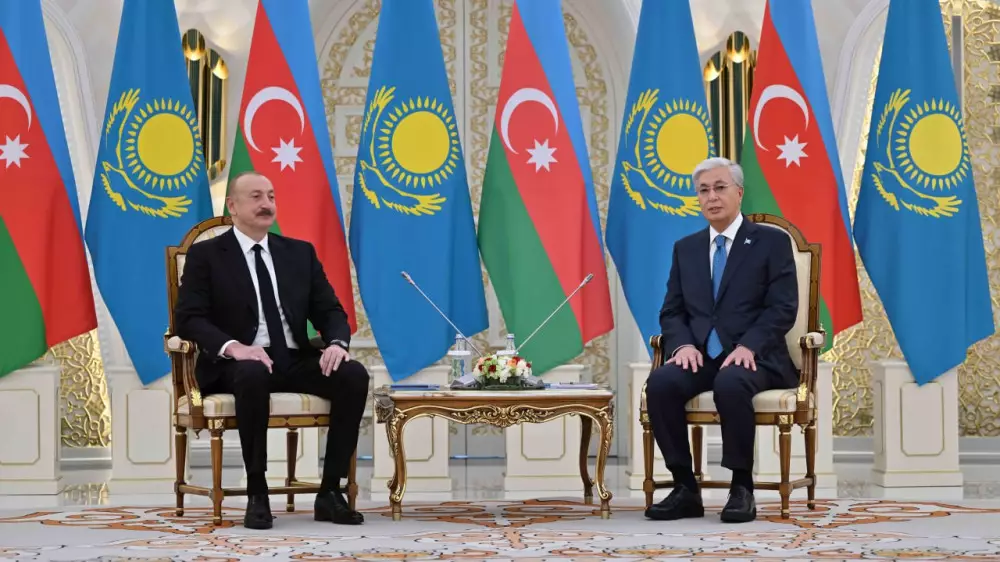 Токаев поздравил президента Азербайджана