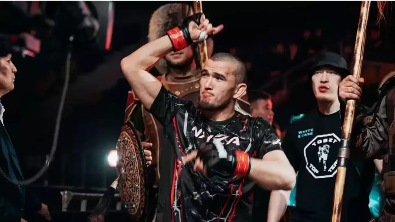 Қазақ жауынгері өзбекстандық қарсыласын небәрі 52 секундта сұлатып түсірді