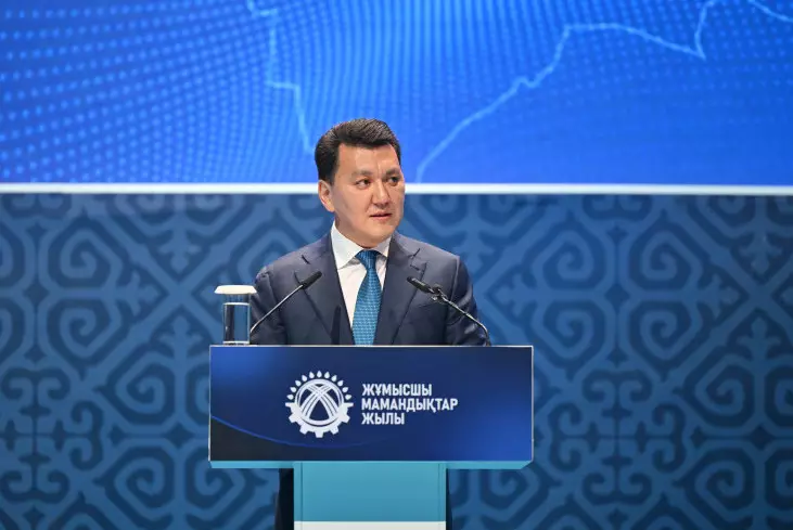 Ерлан Карин заявил о востребованности рабочих профессий в Казахстане