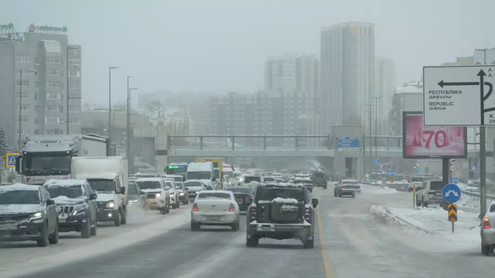 На автобусах людям должно быть удобнее, чем на авто — Токаев
