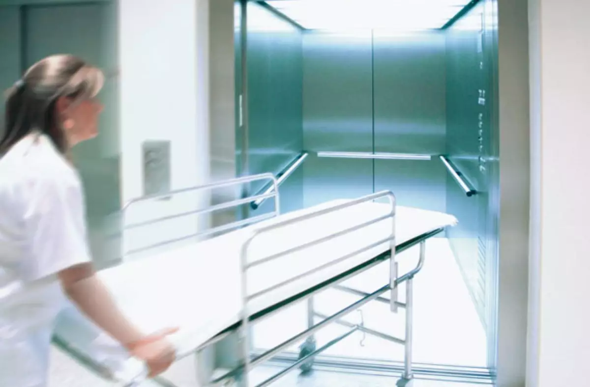 Перзентхана қызметкері лифт ішінде қысылып, көз жұмды: Оралда медициналық мекеме директоры 4 жыл өткен соң ғана сотталды