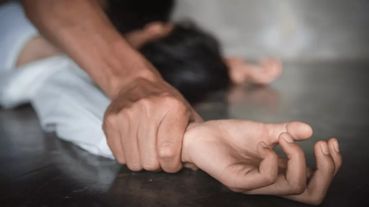 "Бір топ жасөспірім қыспаққа алып, ұрып-соғып, азаптап, қорлаған". Ақтауда 13 жастағы оқушынының зорланғаны анықталды