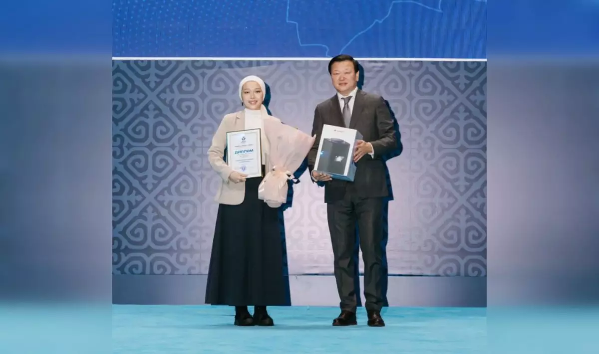 Лучший молодой работник производства: в Астане наградили Аяжан Жамкенову