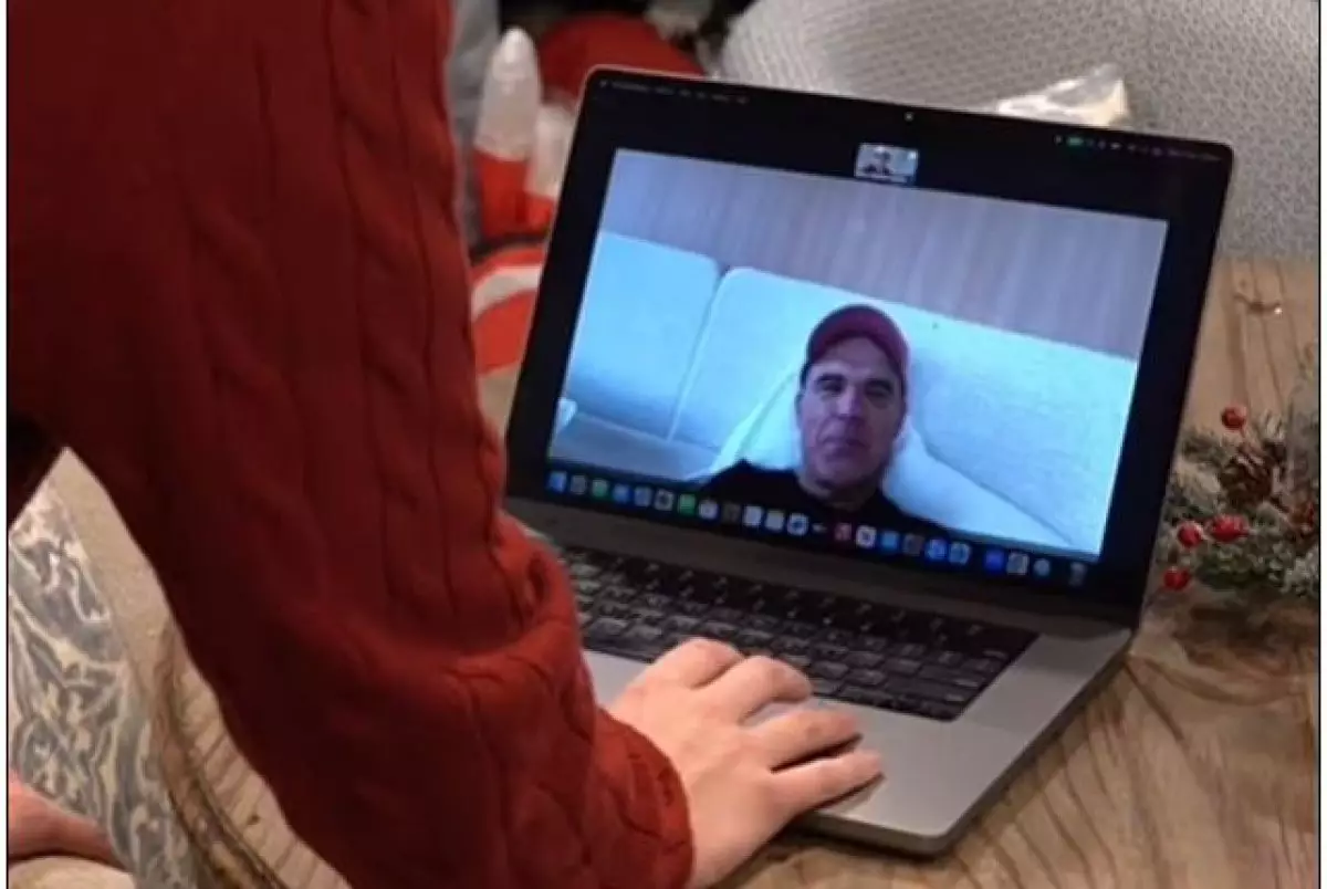 Робби Уильямс устроил рождественское чудо для 94-летней фанатки