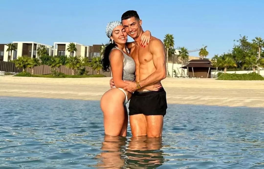 Роналду мен Джорджина Қызыл теңіздегі жеке аралдан екі вилла сатып алды