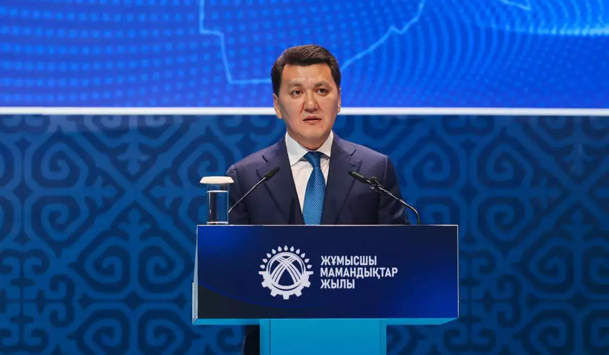 Награды за труд: лучших представителей рабочих профессий отметили в Астане