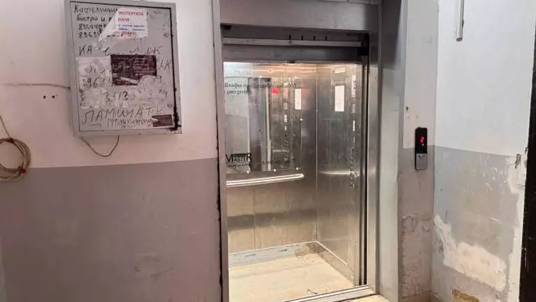 "Перзентхана қызметкері лифт ішінде қысылып, көз жұмған". Оралда медициналық мекеме директоры сотталды