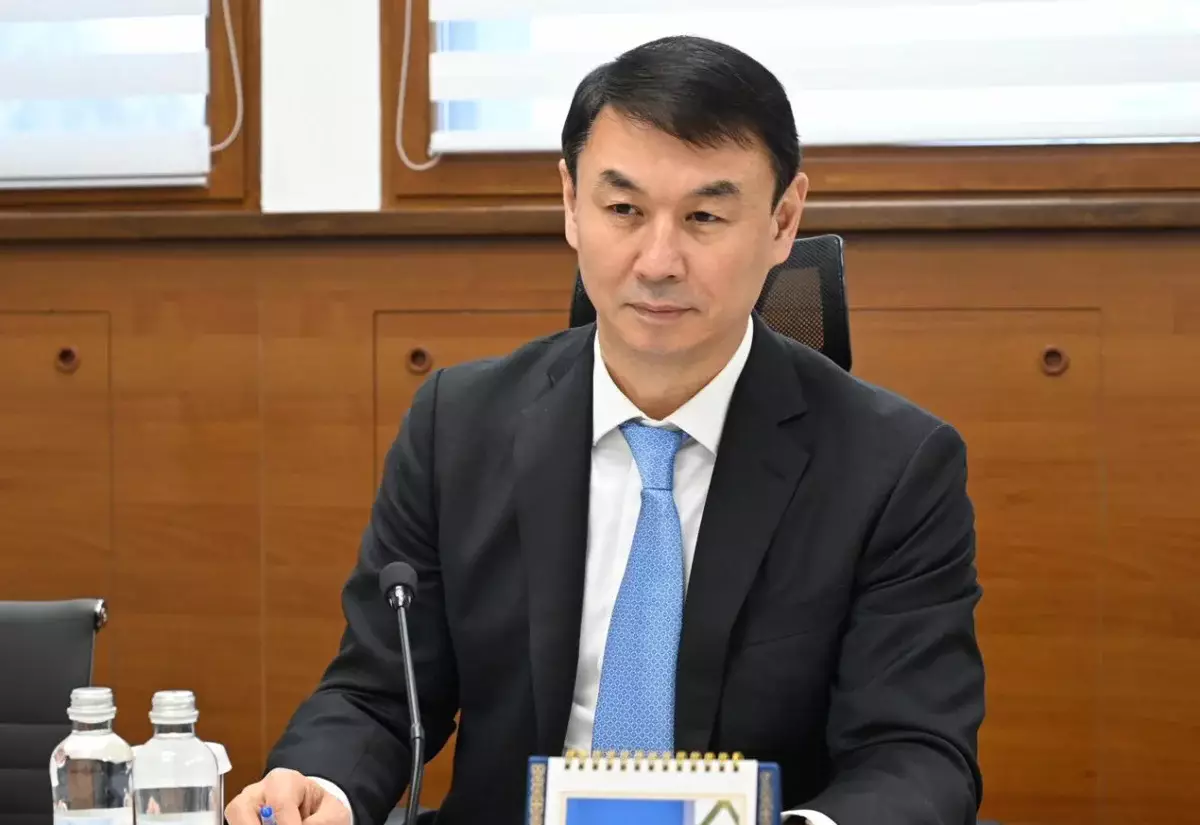 Алматы әкімі Дархан Сатыбалды азаматтарды қабылдады