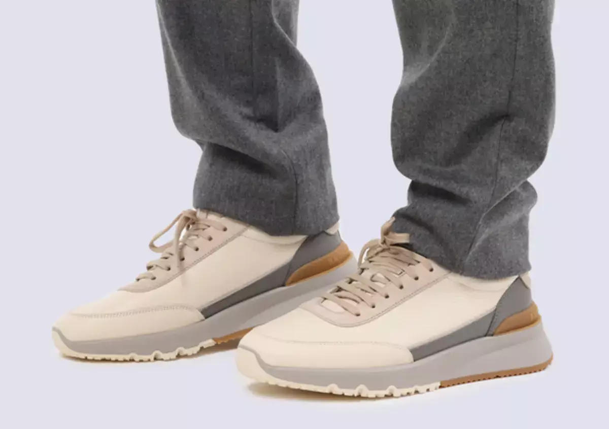 Таможня отказалась пропускать мужчину из-за слишком дорогих кроссовок - новости на Lada.kz 24.12.2025