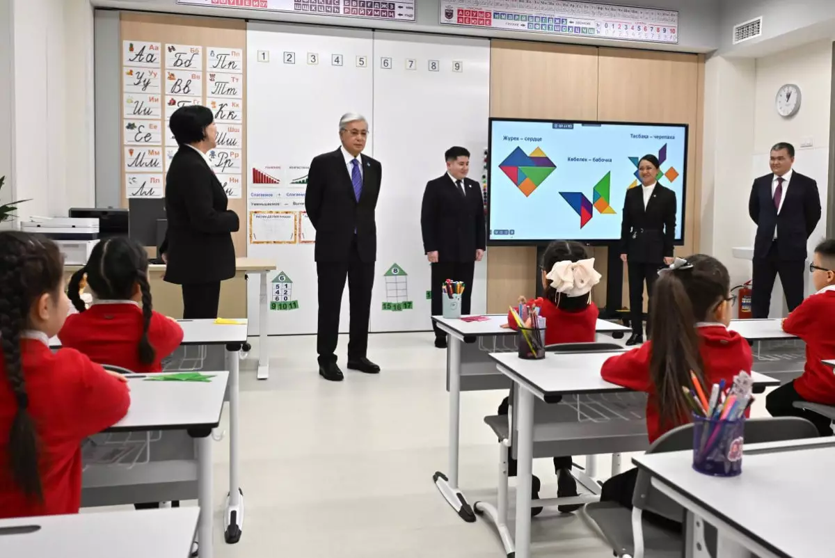 Токаев посетил школу New Generation School Astana